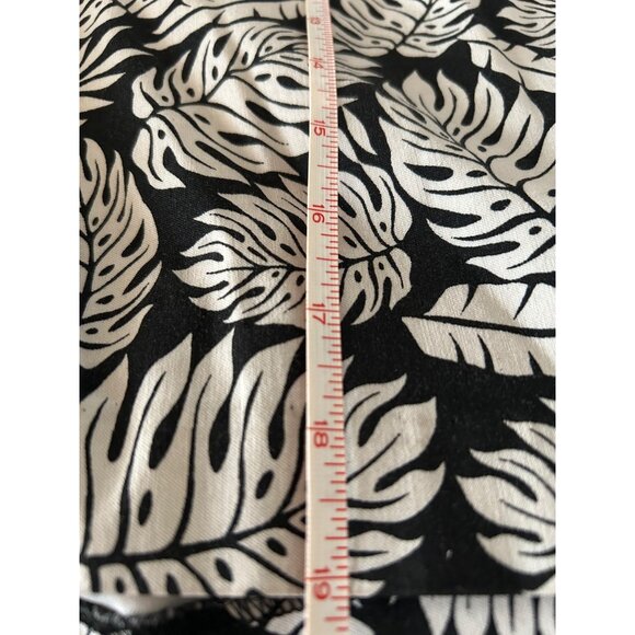 Terra & Sky Womens Black & White Tropical Leaf Print Shorts 2X (20W-22W) Stretch - Picture 4 of 5